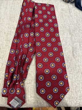 Red Floral Medallion Men's Silk Tie - Classic Pattern